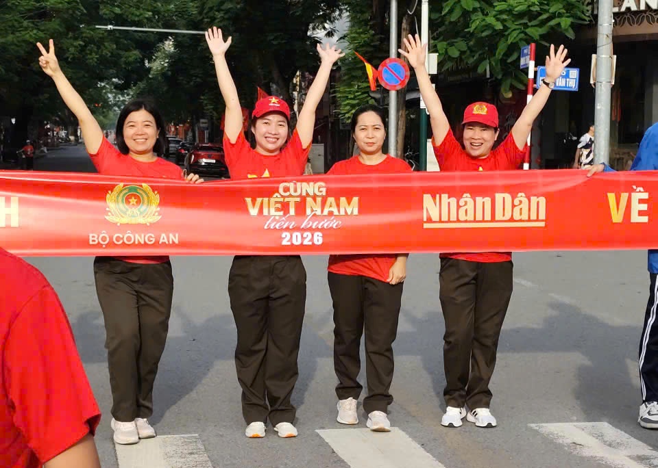 Cán bộ, chiến sĩ Phòng Tổ chức cán bộ hưởng ứng sự kiện “Cùng Việt Nam tiến bước” năm 2026